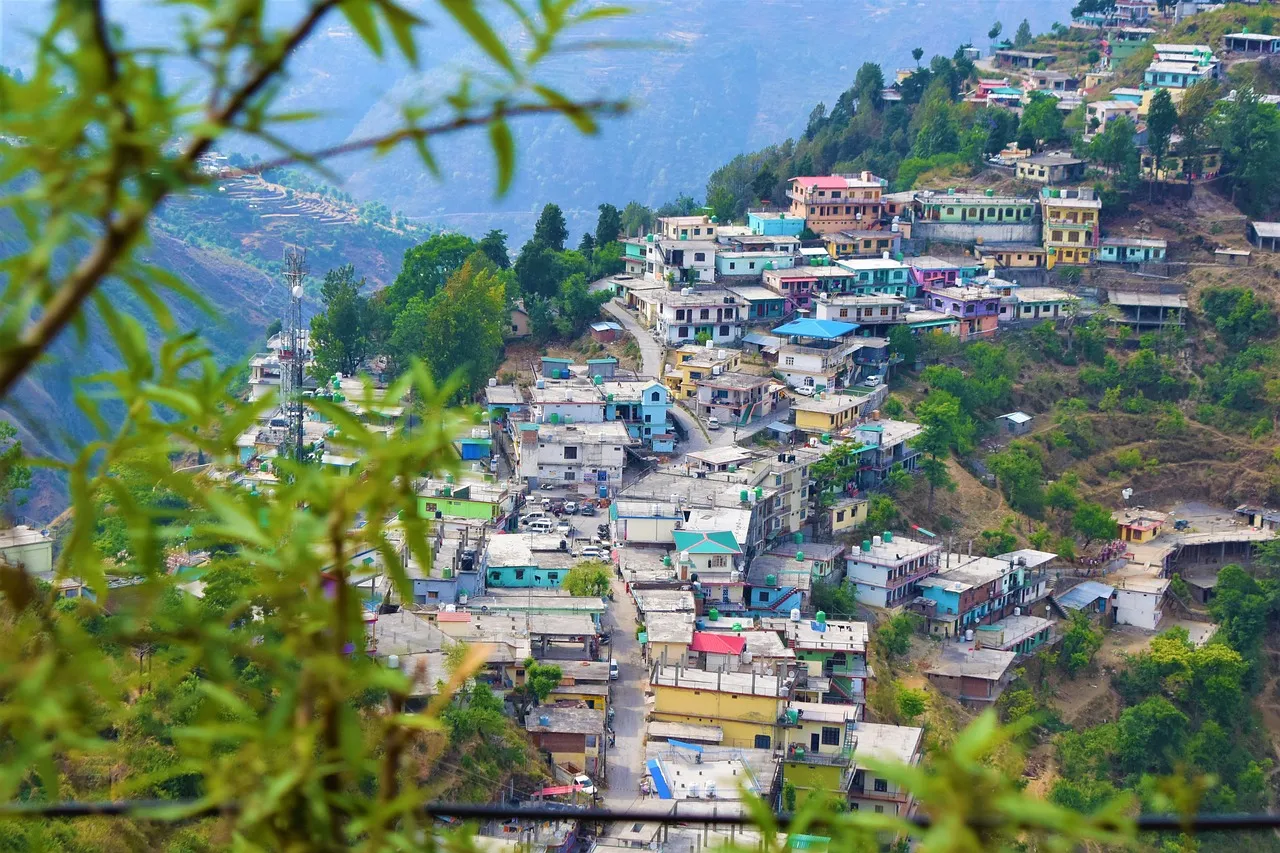 mall road hill station mussoorie