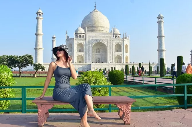 Arrival in Agra